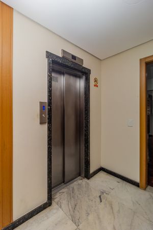 Image 31 - 828308