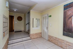Image 20 - 831467