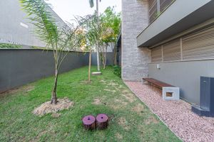 Image 18 - 208014