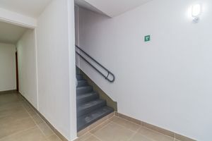Image 33 - 852101