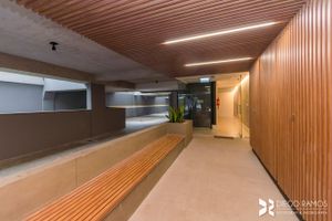 Image 36 - 885571