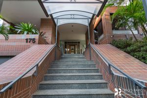 Image 15 - 828427