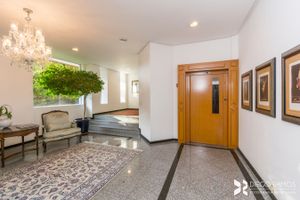 Image 17 - 828427