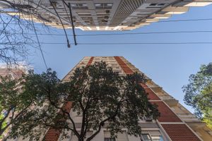 Image 28 - 884085