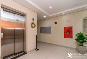 Image 9 - 876052