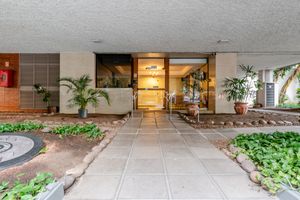 Image 28 - 885164