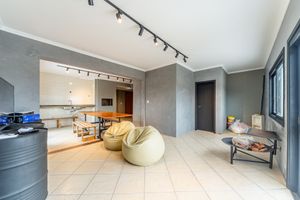 Image 34 - 886547
