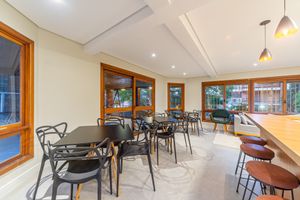 Image 12 - 226150