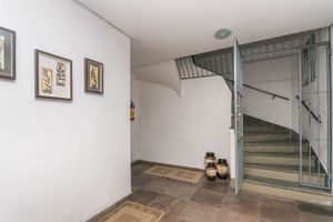 Image 11 - 928419