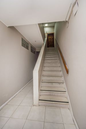 Image 25 - 881383
