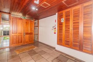 Image 37 - 219001
