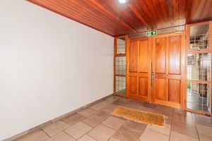 Image 39 - 219001