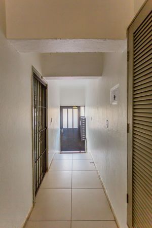 Image 9 - 886654