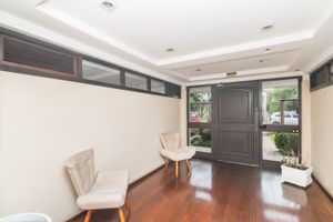 Image 22 - 874460