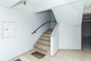 Image 16 - 807643