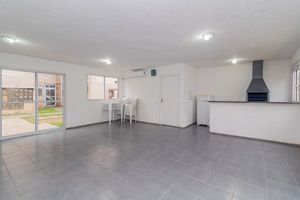 Image 24 - 807512