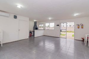 Image 25 - 807512