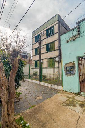 Image 33 - 247100