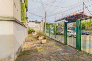 Image 35 - 247100