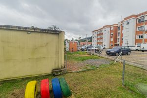 Image 25 - 752548