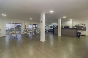 Image 34 - 752548