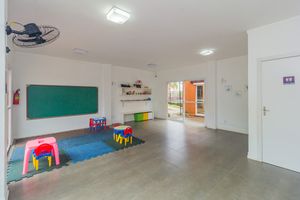 Image 38 - 752548