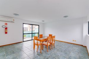 Image 17 - 753065