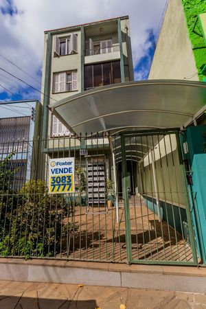 Image 8 - 895705