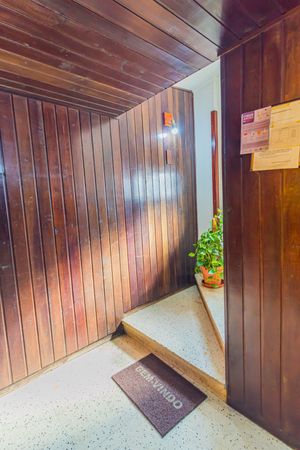Image 33 - 880319