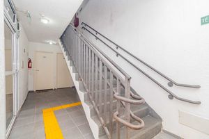 Image 17 - 401701