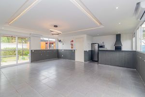 Image 28 - 401701