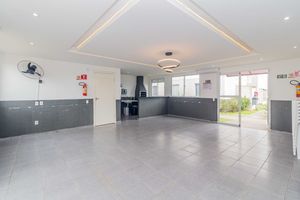 Image 29 - 401701