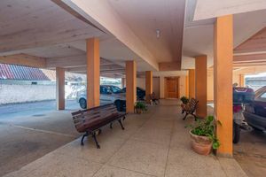 Image 17 - 851738