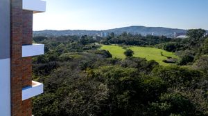 Image 10 - 880071