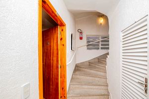 Image 31 - 931950