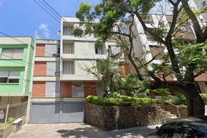 Image 19 - 747615
