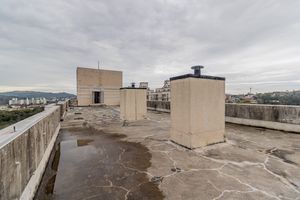 Image 27 - 883957