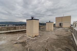 Image 28 - 883957