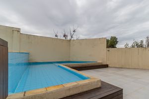 Image 6 - 883957