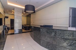 Image 24 - 881417