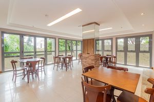 Image 25 - 881417