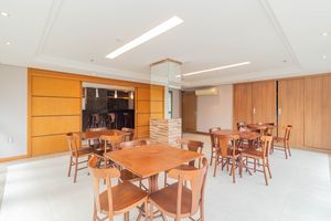 Image 27 - 881417