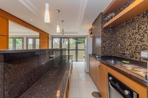 Image 31 - 881417