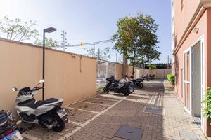 Image 49 - 899796