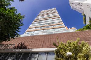 Image 17 - 879326