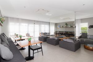 Image 27 - 879326