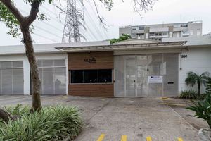 Image 33 - 932330