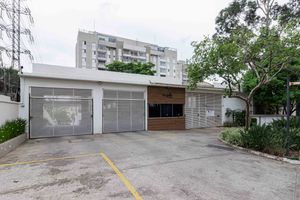 Image 35 - 932330