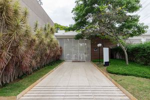 Image 37 - 932330
