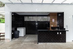 Image 41 - 932330